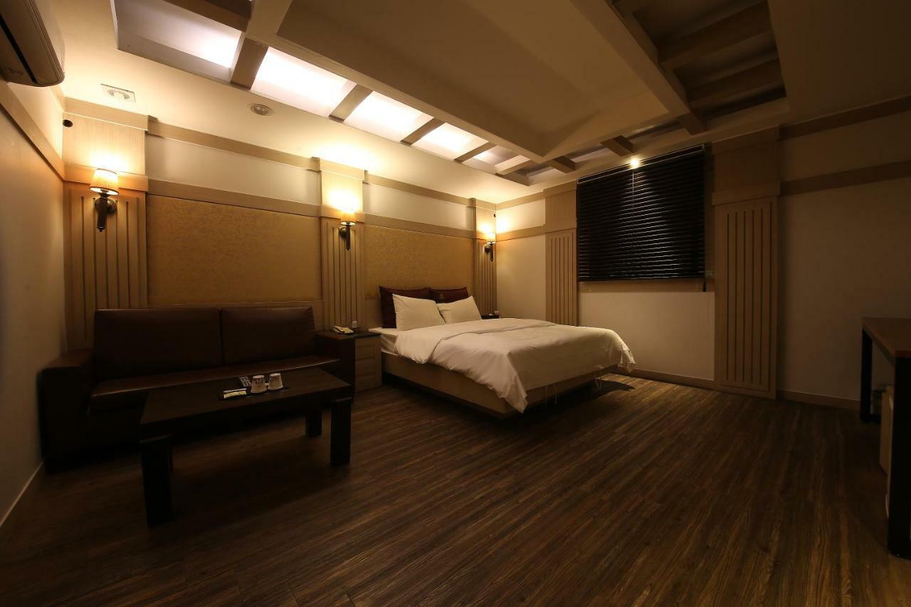 Hotel Valentine Kvangmjong Kültér fotó