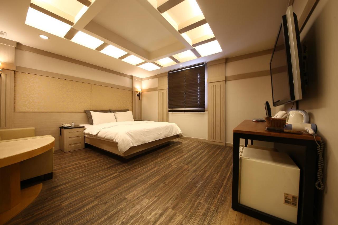 Hotel Valentine Kvangmjong Kültér fotó
